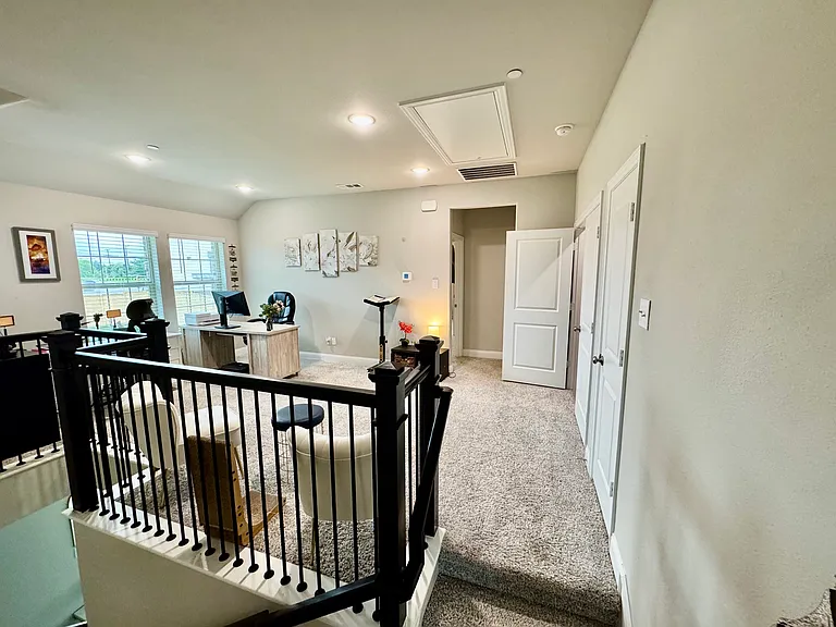 1045 Keswick Dr — Photo 10