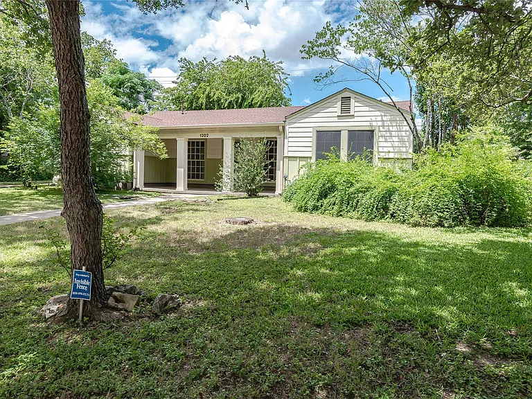 1202 Norwood Rd — Photo 5