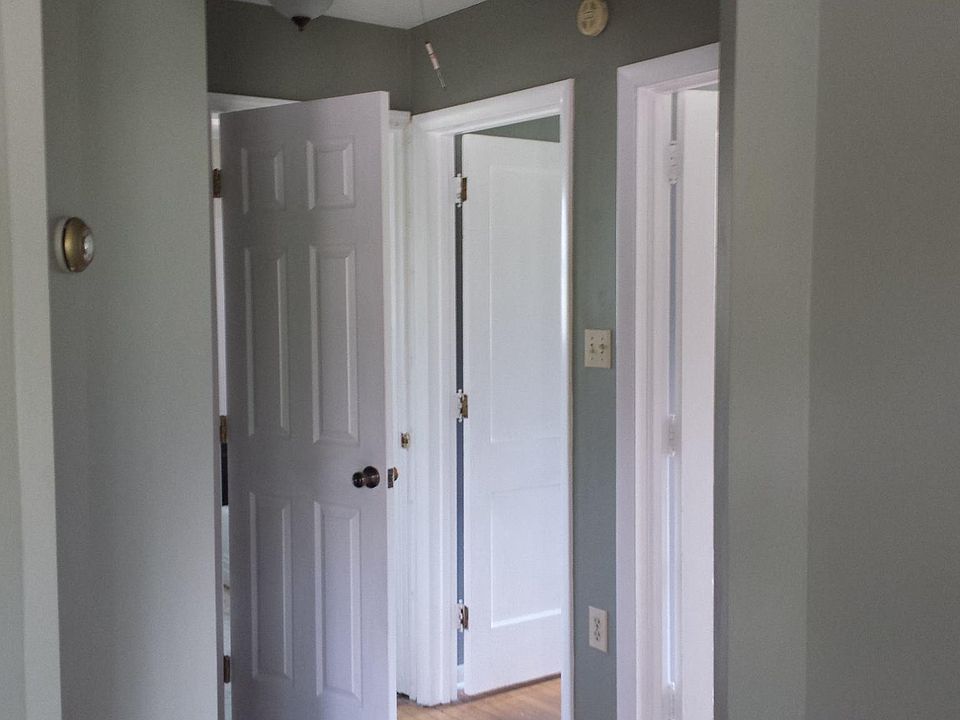 hallway to bedrooms