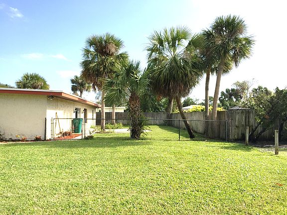 Huge back yard with fence!