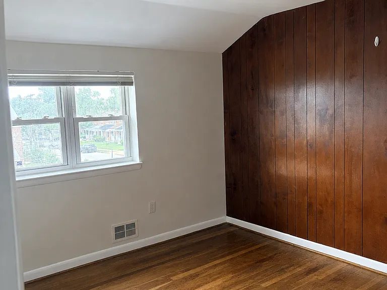 4821 Williston St — Photo 10