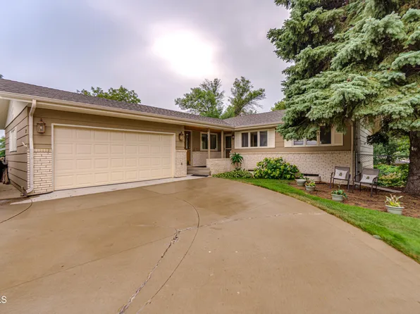 237 Redstone Dr, Bismarck, ND 58503