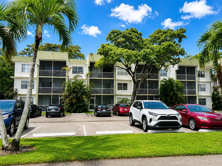 4205 N University Dr #106 — Photo 3