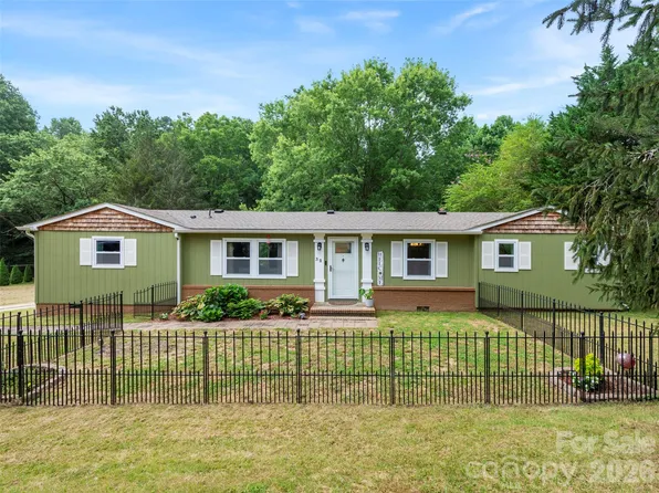 32 Reeves Rd, Leicester, NC 28748