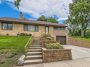 890 Kenneth St, Saint Paul, MN 55116