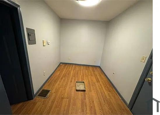 44 4th St #1R — Photo 1
