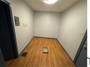 44 4th St APT 1R, Newark, NJ 07107