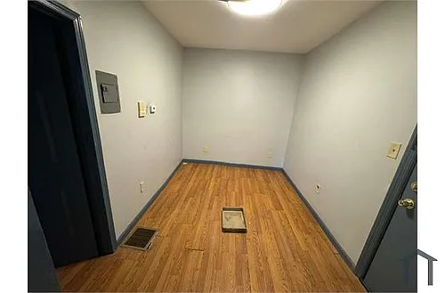 44 4th St #1R Photo 1