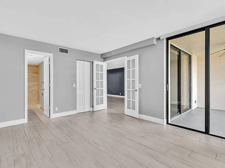 109 Lake Emerald Dr #108 — Photo 22