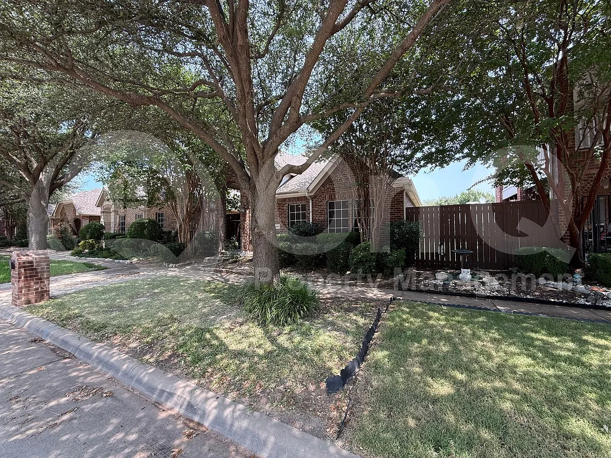 3 bed, 2.0 bath, 1785 sqft, $2,450 — Photo 2