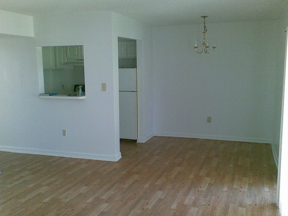2nd image of 2523 N Alafaya Trl APT 42