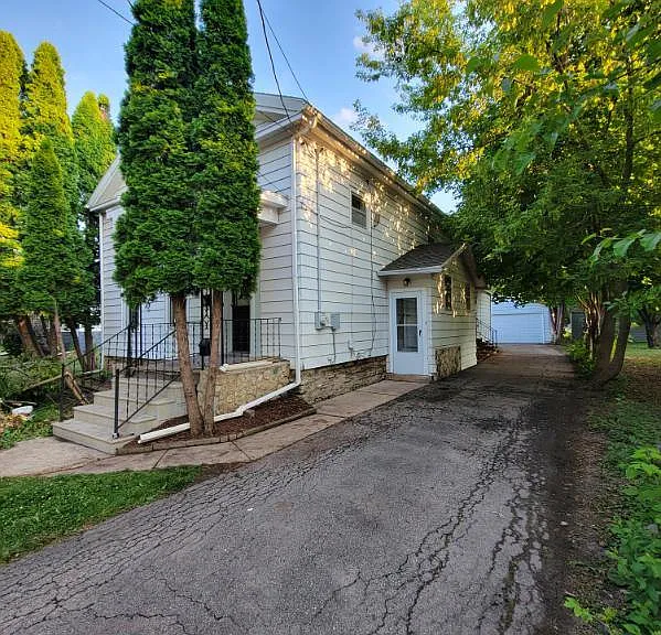 437 E Doty Ave — Photo 1