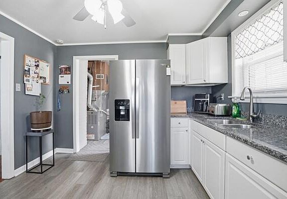 4th image of 3824 Towle Ave