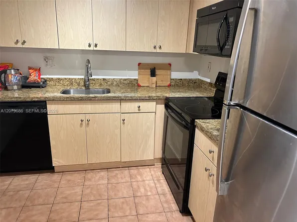 600 Three Islands Blvd APT 118, Hallandale, FL 33009