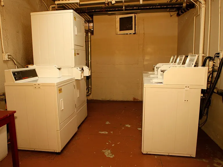 La Chandelle Apts...Charming building...Renovated Apartments Available...Hardwood Floors! — Photo 7