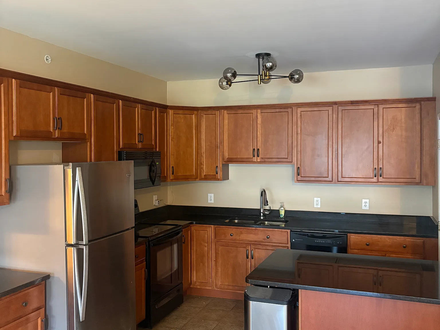 2 bed, 1149 sqft, $1,750 — Photo 2