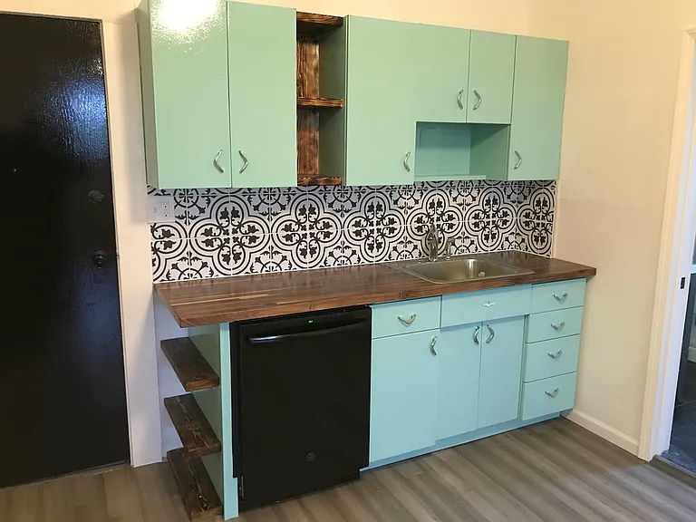 1750 W 21st St #2R — Photo 11