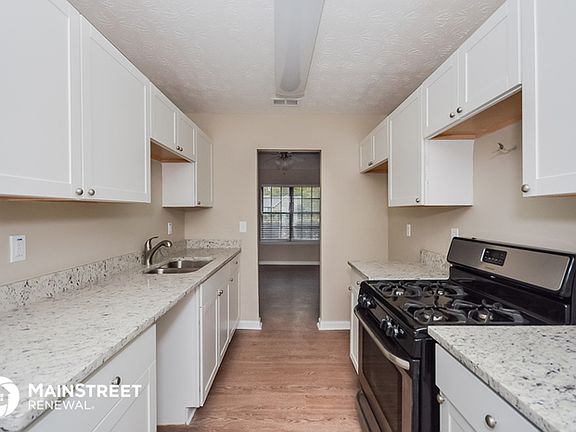 5th image of 300 Windsor Walk SE
