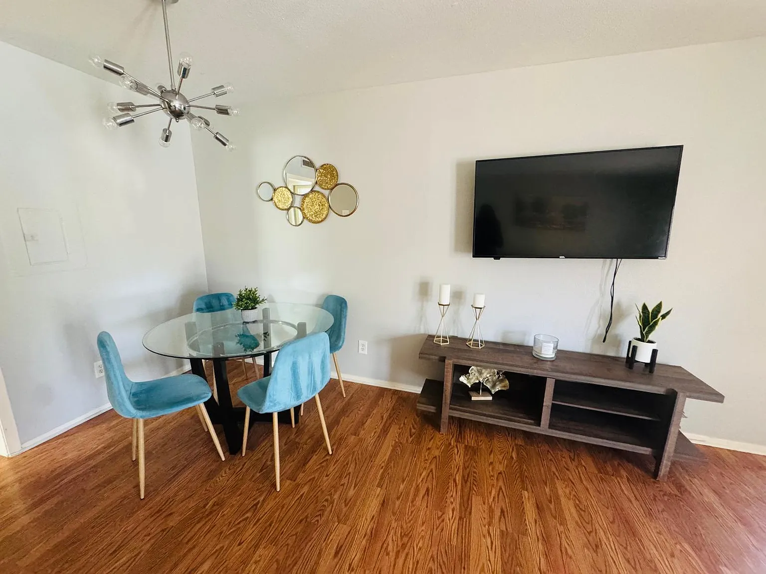 1 bed, 700 sqft, $2,300 — Photo 2