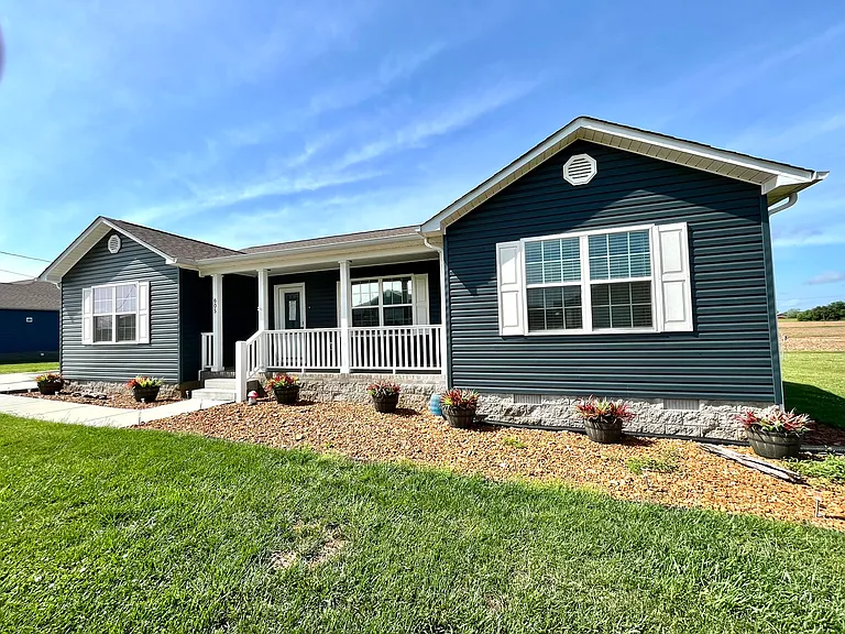 605 Strawberry Dr — Photo 7