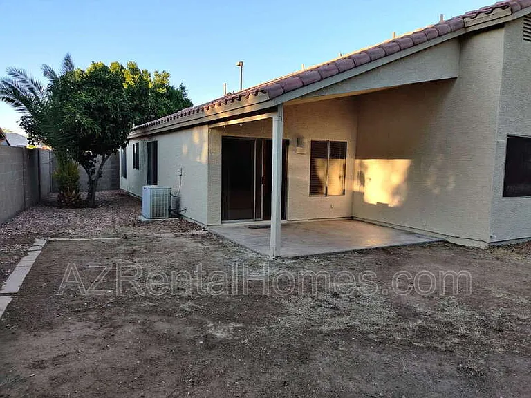 493 E Cantebria Dr — Photo 19