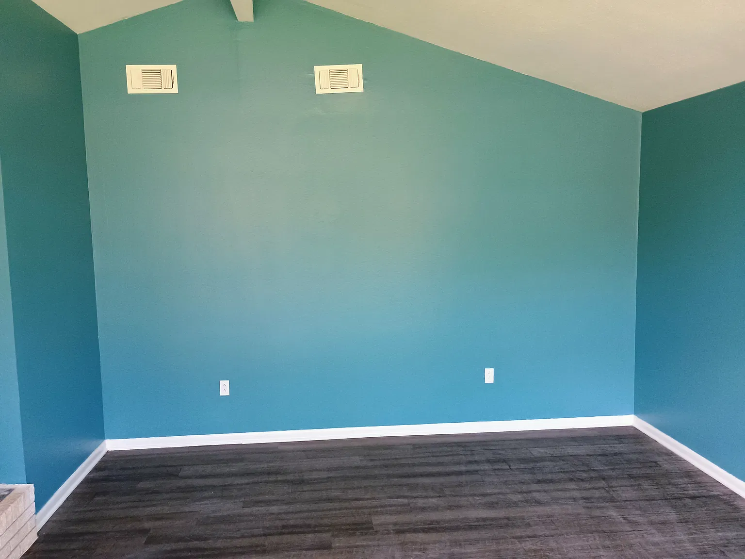 4 bed, 2800 sqft, $2,300 — Photo 2