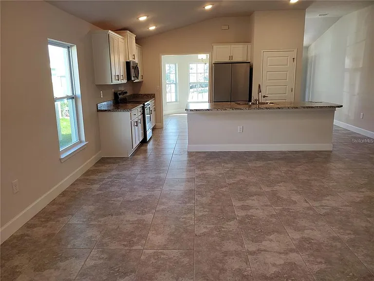 1138 Berry Ln — Photo 7