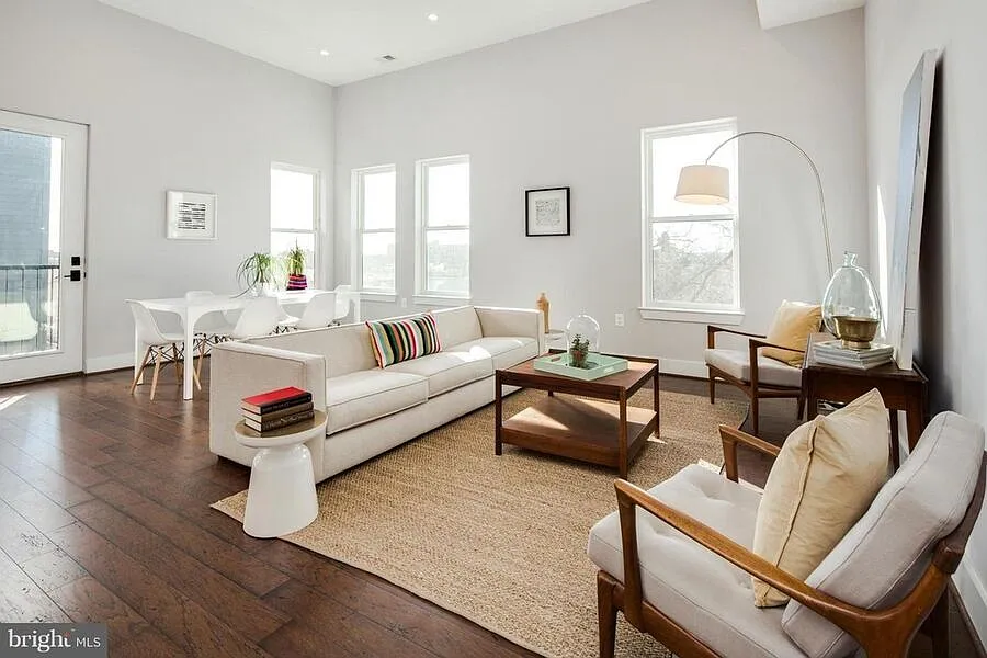 Modern 2 Bed in Park View with Private Roof Deck Access! Parking Included! — Photo 4