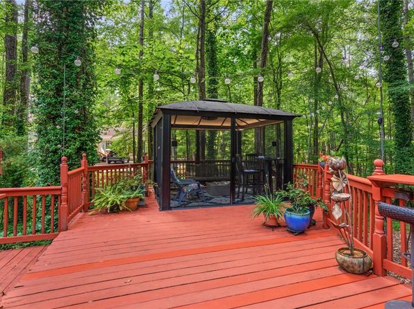 2092 S Evergreen Dr, Auburn, AL 36830