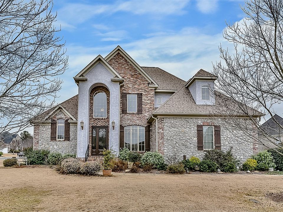 1st image of 2233 Woodridge Dr