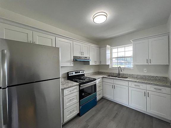 5th image of 4211 SW 145th Place Rd