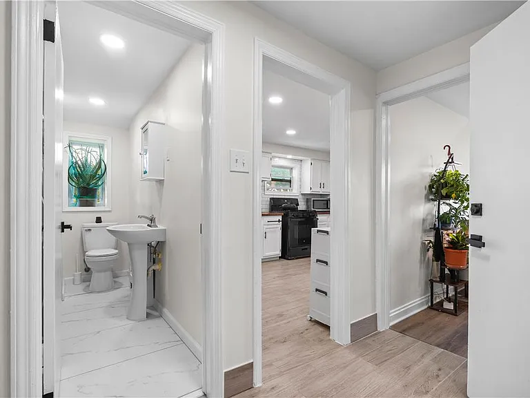 726 Seneca St #2 — Photo 10