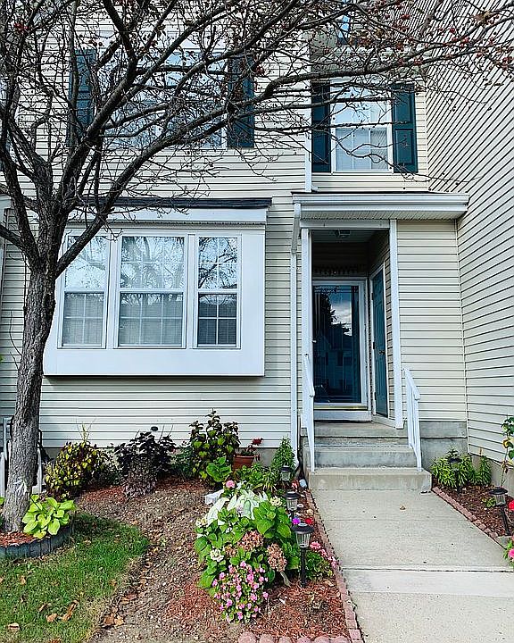 1st image of 105 Blossom Cir
