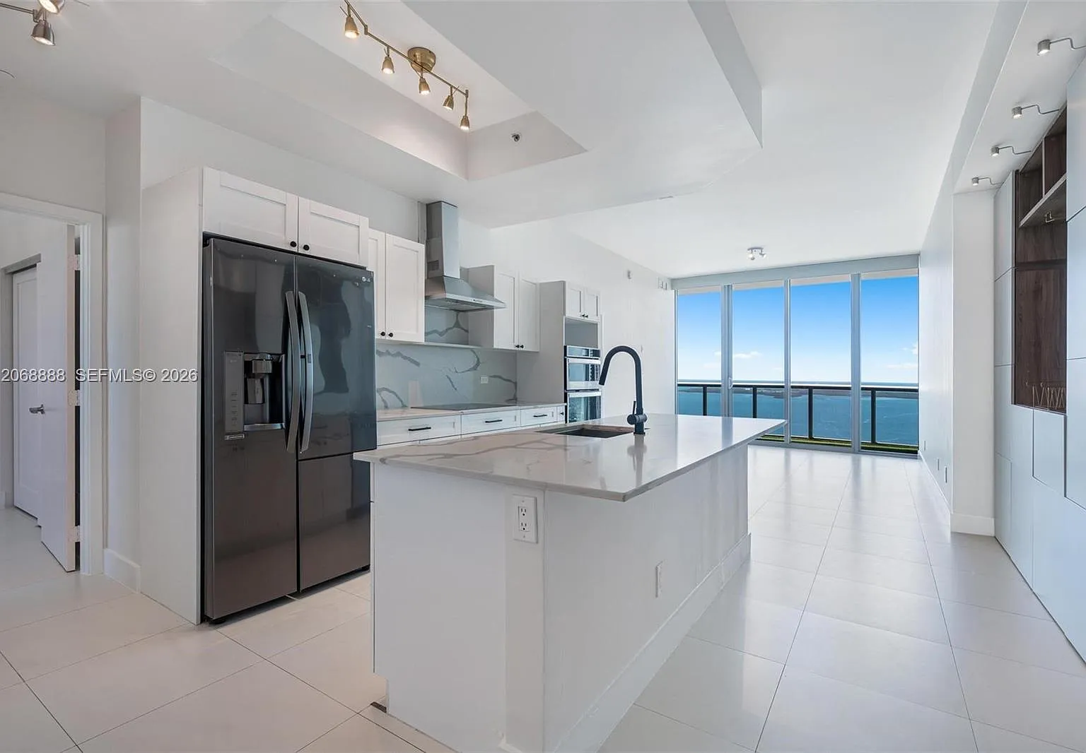 Marinablue Condo — Photo 1