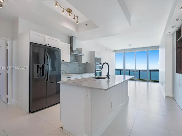 888 Biscayne Blvd, Miami, FL