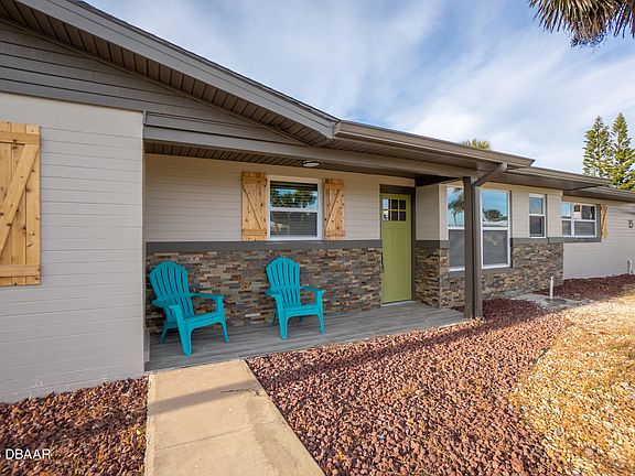 2nd image of 15 Aqua Vista Dr