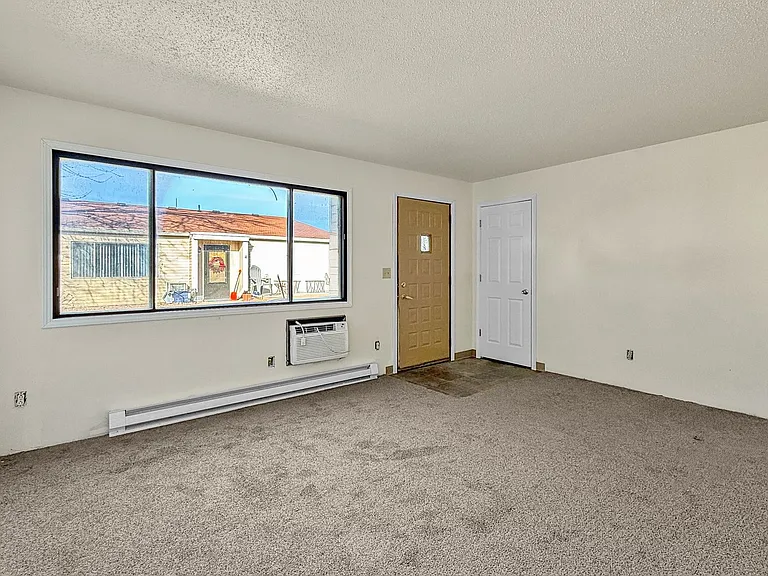 Find Your Perfect Fit at East Park Apartments! — Photo 25