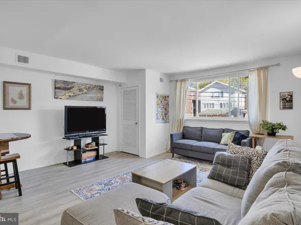 4616 Silverwood St, Philadelphia, PA 19128