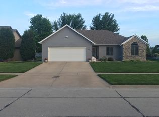 202 Topaz Dr, Sergeant Bluff, IA 51054