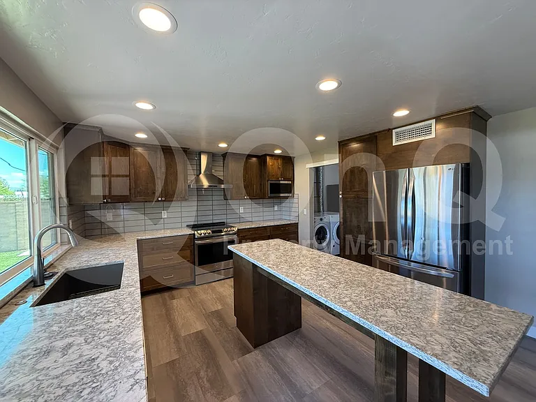 8601 E Calle Bolivar — Photo 4