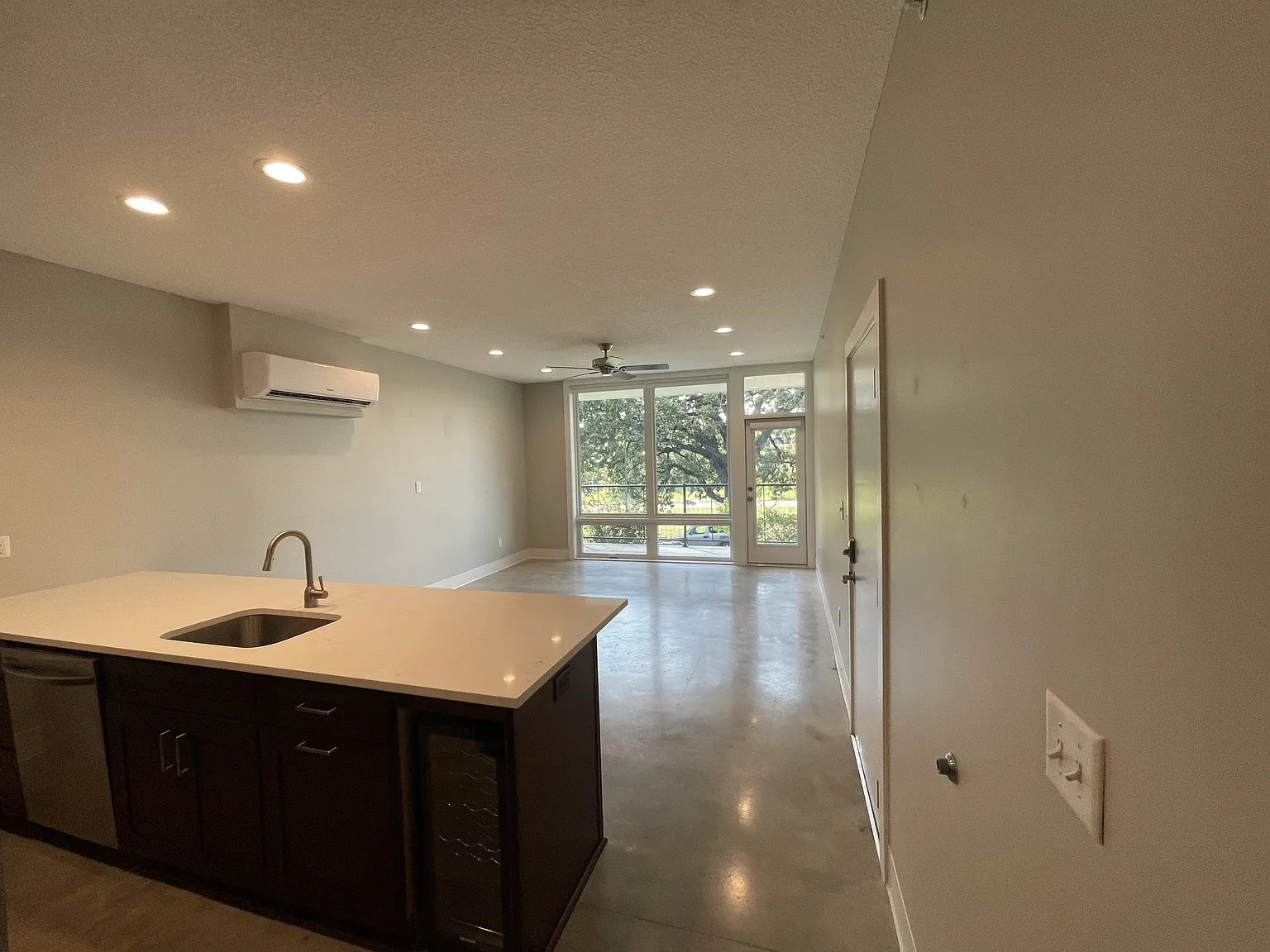 3933-3937 Kenwood Avenue - B1 — Photo 4