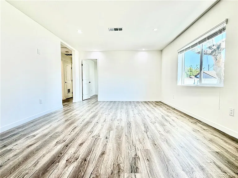 361 Norumbega Dr — Photo 4