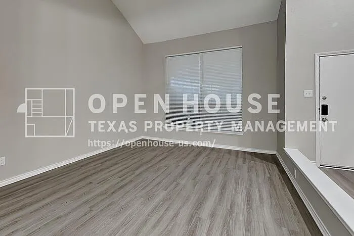 305 Hillside Ct — Photo 16