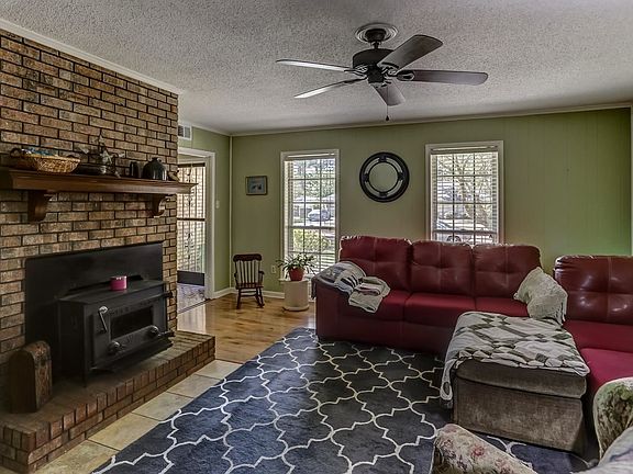 5th image of 3800 Clubview Dr