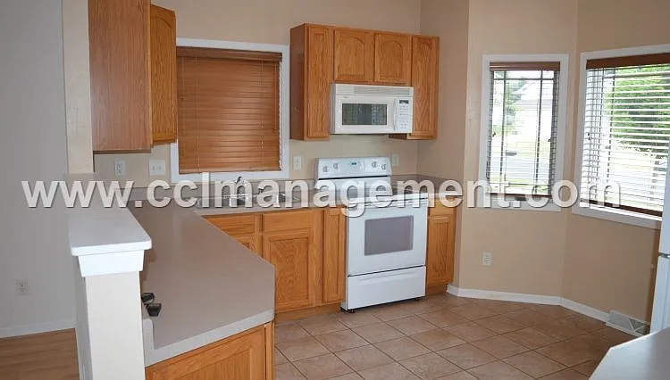 7329 Blue Maple Trl — Photo 2
