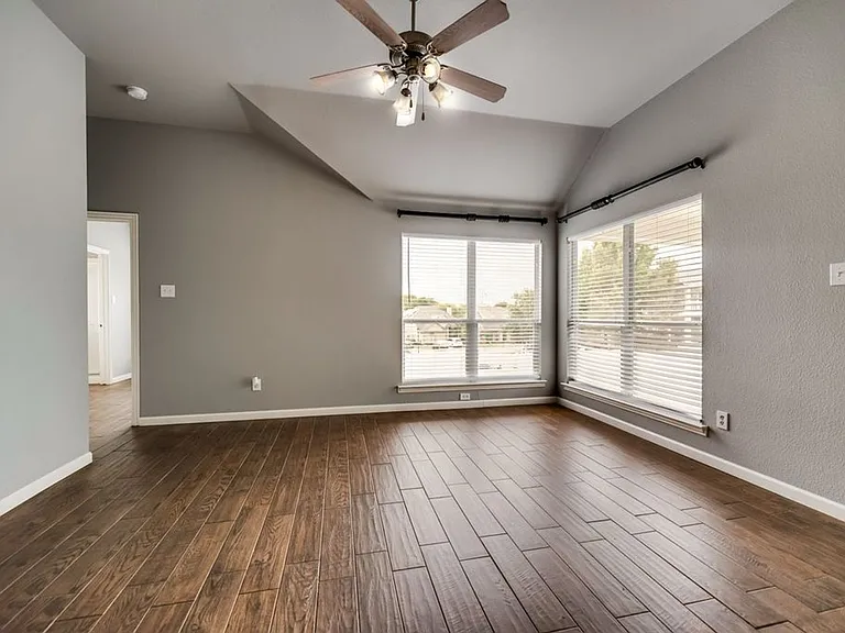 300 Creekside Dr — Photo 8