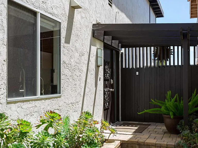 2473 Geranium St — Photo 8