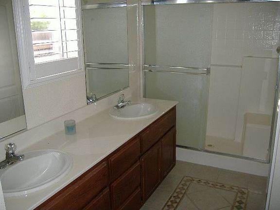 4th image of 1150 E Hill Ct