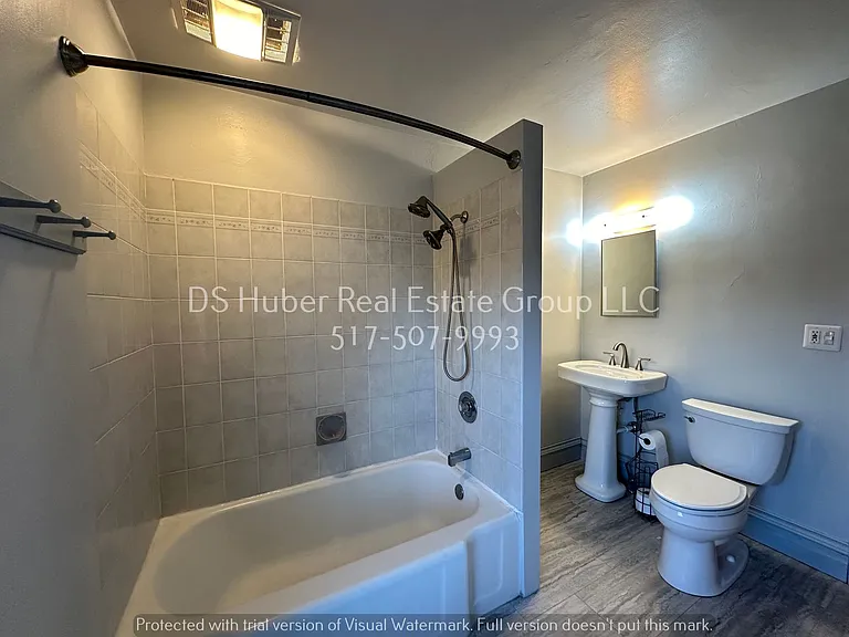 1027 Climax St — Photo 12
