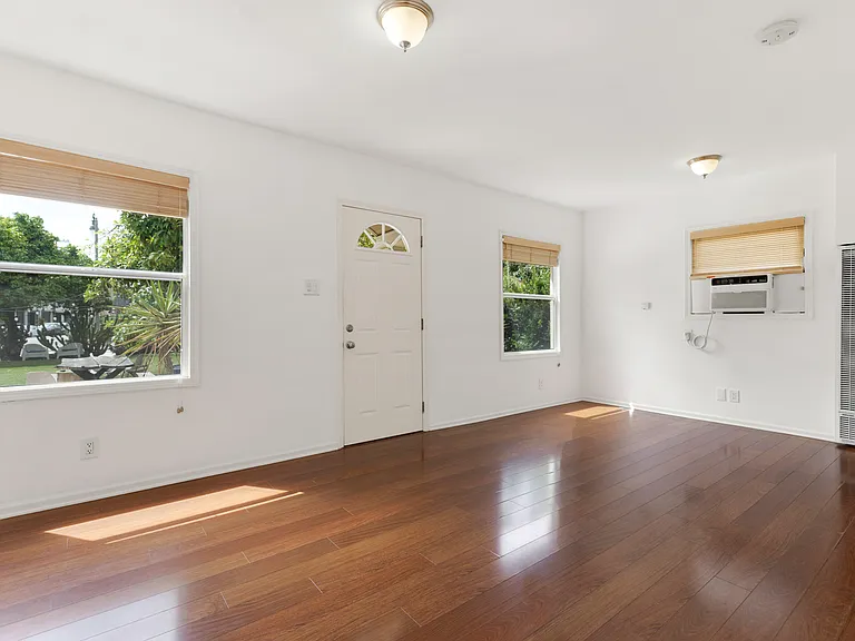 2675 Rich St — Photo 7